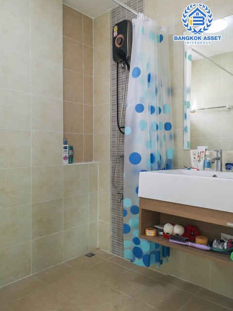 *****บ้านแฝดมือสองย่านปทุมธานี ม.บ้านฟ้าปิยรมย์ เทนโดร เนื้อที่กว้าง 38.10 ตร.ว. ฟังก์ชัน 3 ห้องนอน 3 ห้องน้ำ ที่จอดรถ 2 คัน ฟรี! เครื่องปรับอากาศ 4 เครื่อง ภายในกว้างขวาง สภาพเหมือนใหม่ บนทำเลแห่งการเดินทาง ใกล้รถไฟฟ้าสายสีเขียว "สถานีคูคต" และจุดขึ้นมอเตอร์เวย์